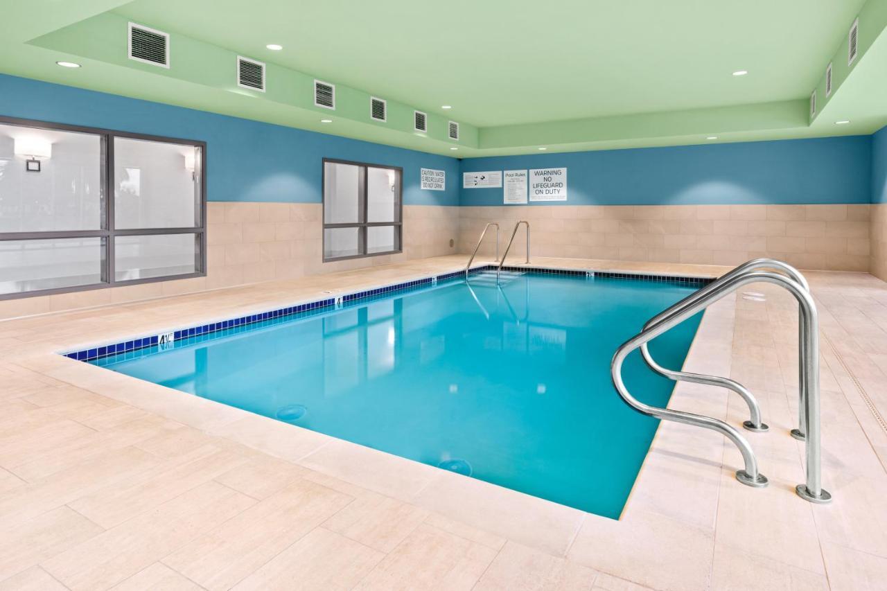 Holiday Inn Express & Suites - Suisun City By Ihg Bagian luar foto