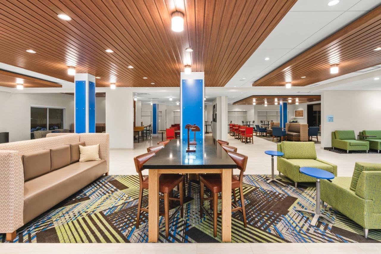 Holiday Inn Express & Suites - Suisun City By Ihg Bagian luar foto