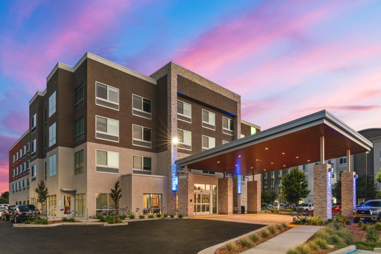 Holiday Inn Express & Suites - Suisun City By Ihg Bagian luar foto