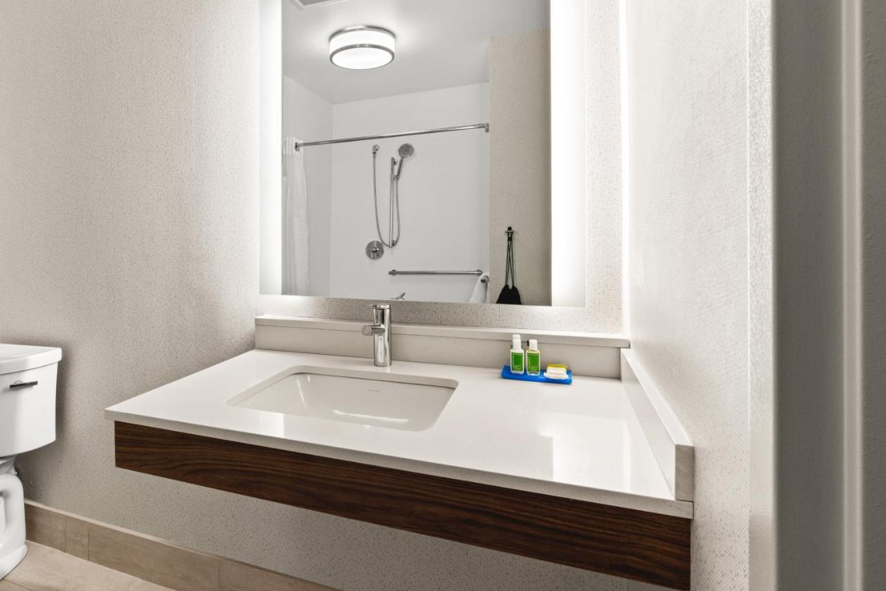 Holiday Inn Express & Suites - Suisun City By Ihg Bagian luar foto