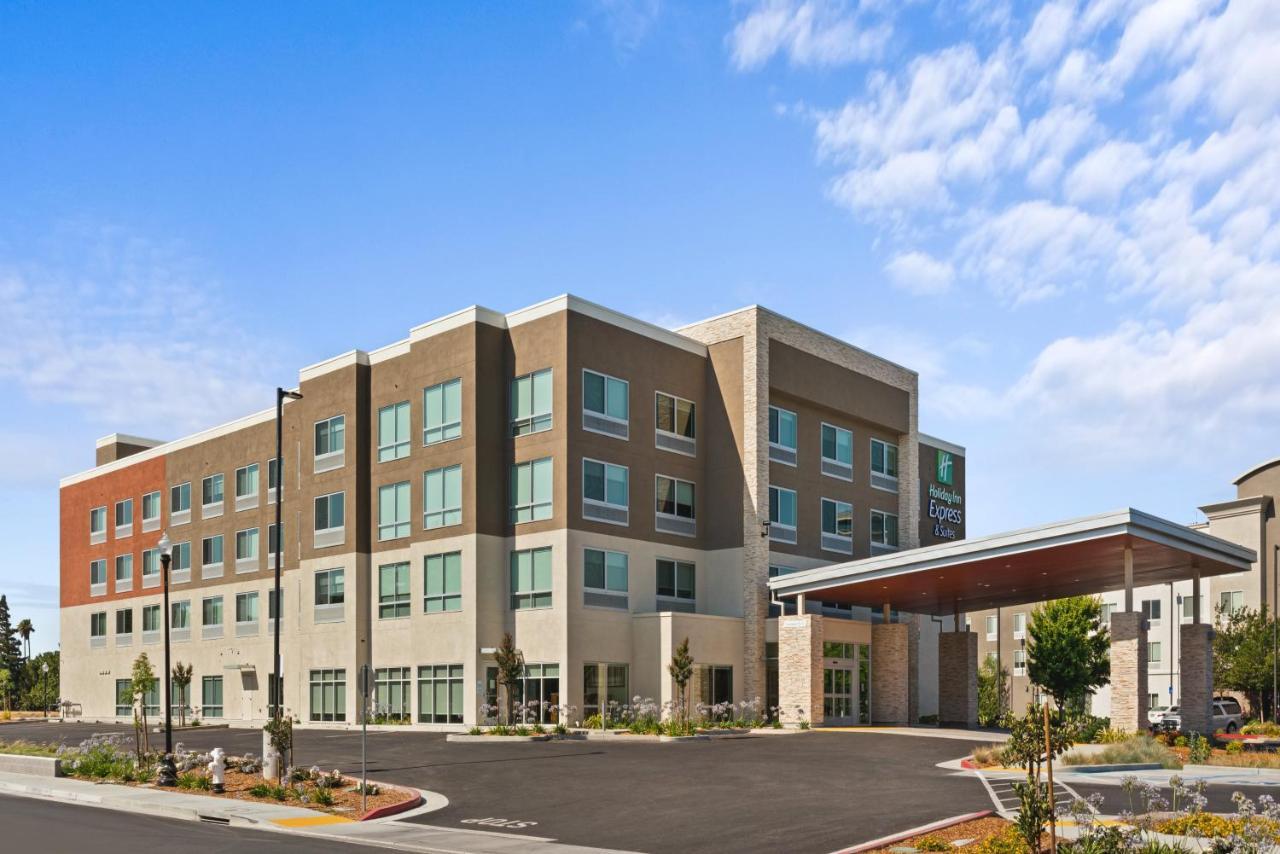 Holiday Inn Express & Suites - Suisun City By Ihg Bagian luar foto