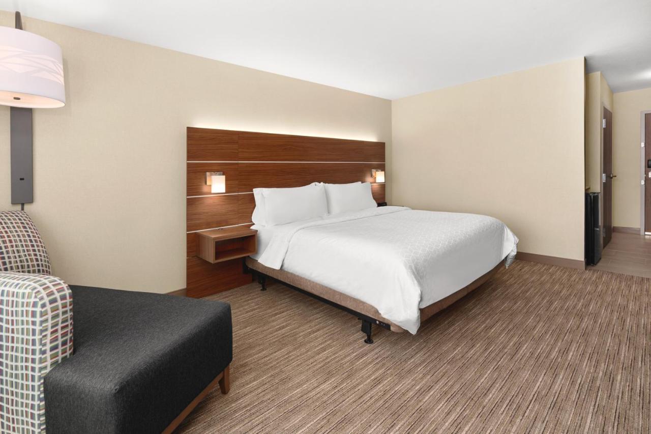 Holiday Inn Express & Suites - Suisun City By Ihg Bagian luar foto