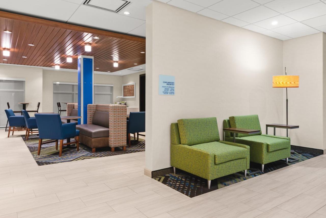 Holiday Inn Express & Suites - Suisun City By Ihg Bagian luar foto