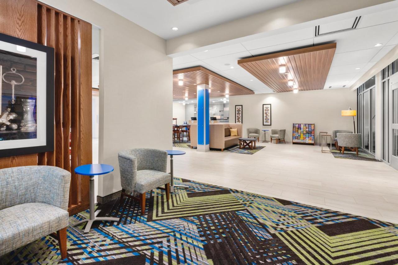 Holiday Inn Express & Suites - Suisun City By Ihg Bagian luar foto