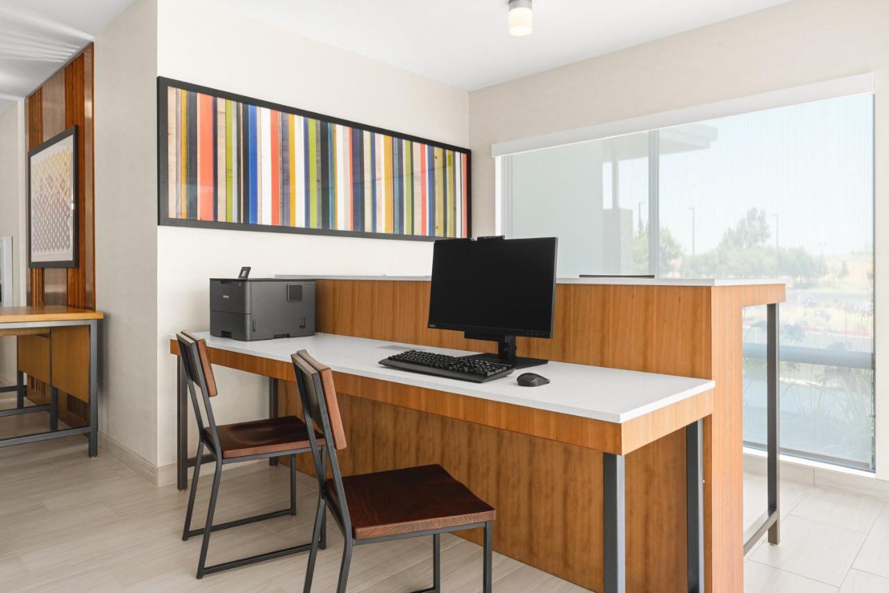 Holiday Inn Express & Suites - Suisun City By Ihg Bagian luar foto