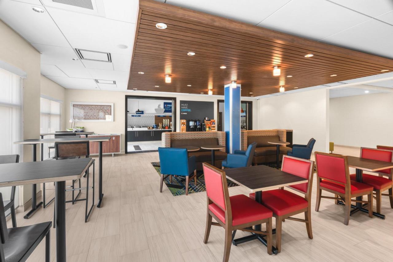 Holiday Inn Express & Suites - Suisun City By Ihg Bagian luar foto