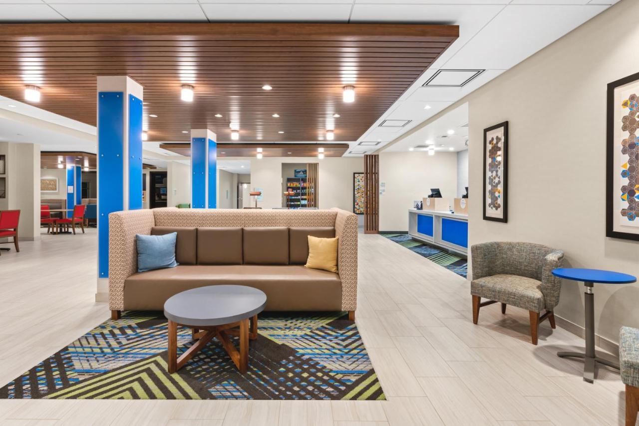 Holiday Inn Express & Suites - Suisun City By Ihg Bagian luar foto