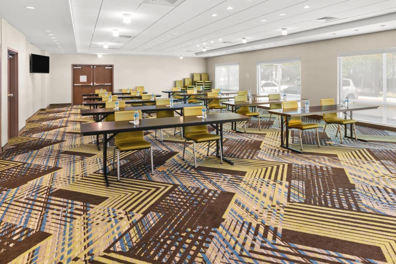 Holiday Inn Express & Suites - Suisun City By Ihg Bagian luar foto
