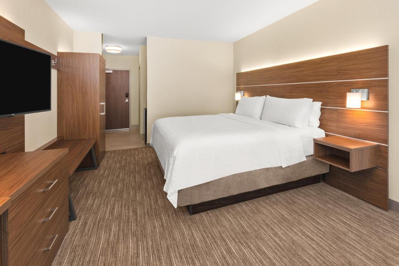 Holiday Inn Express & Suites - Suisun City By Ihg Bagian luar foto