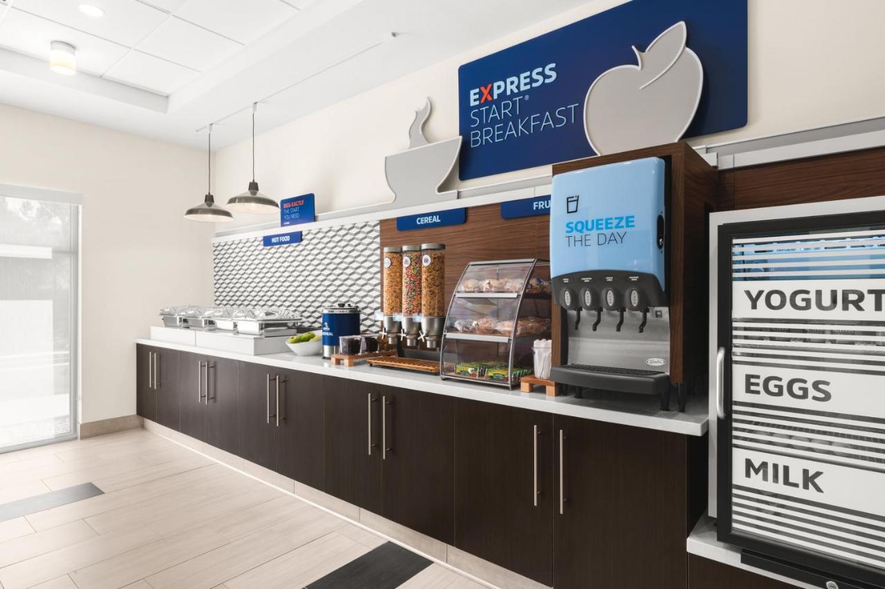 Holiday Inn Express & Suites - Suisun City By Ihg Bagian luar foto