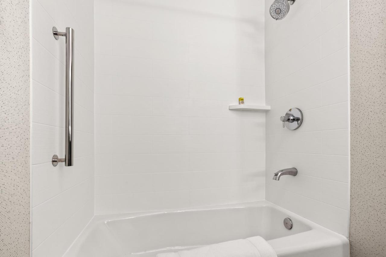 Holiday Inn Express & Suites - Suisun City By Ihg Bagian luar foto