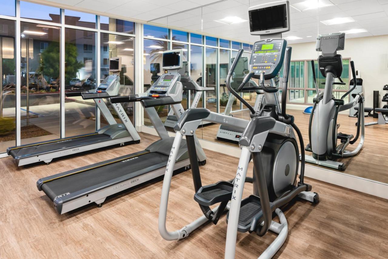 Holiday Inn Express & Suites - Suisun City By Ihg Bagian luar foto