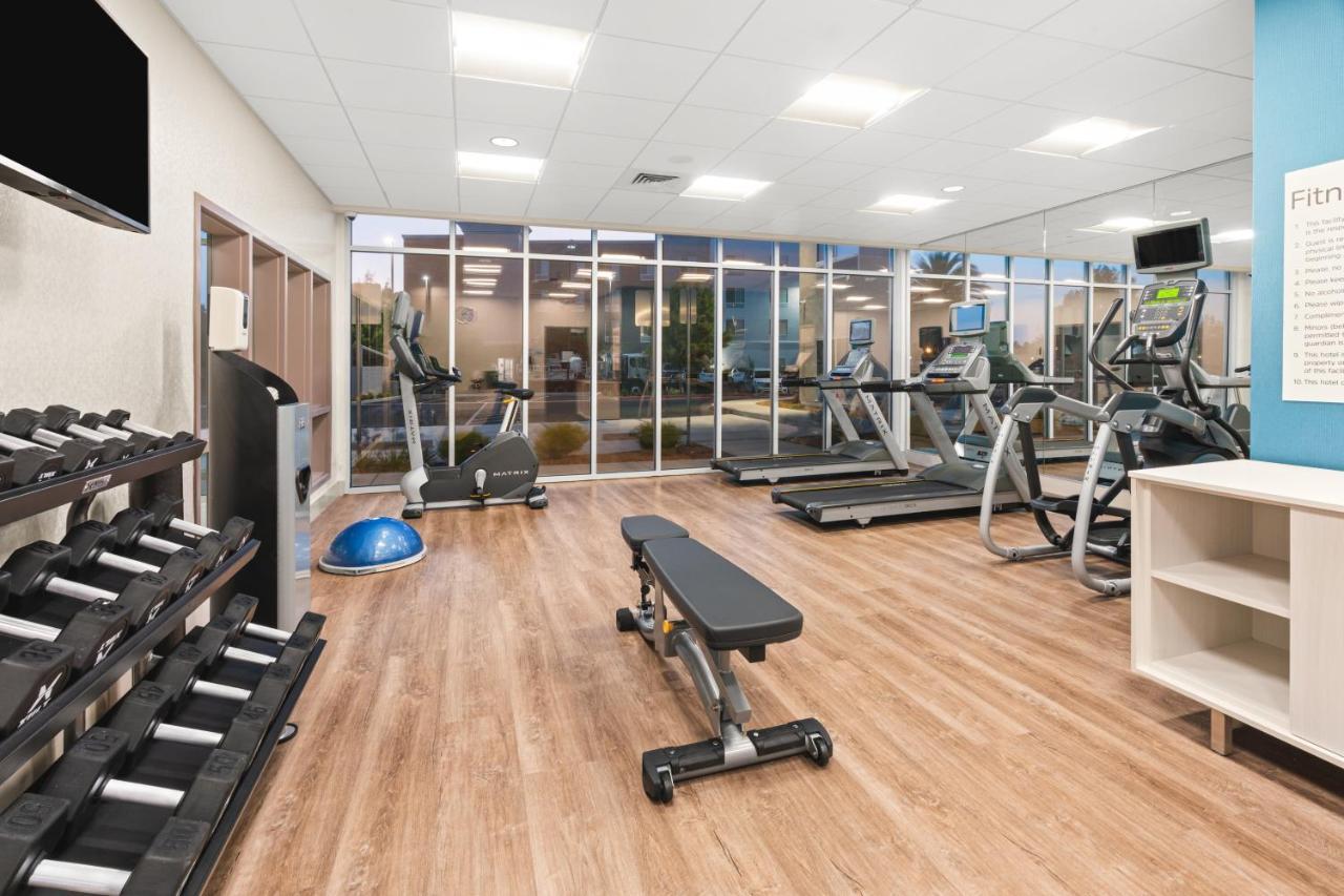Holiday Inn Express & Suites - Suisun City By Ihg Bagian luar foto
