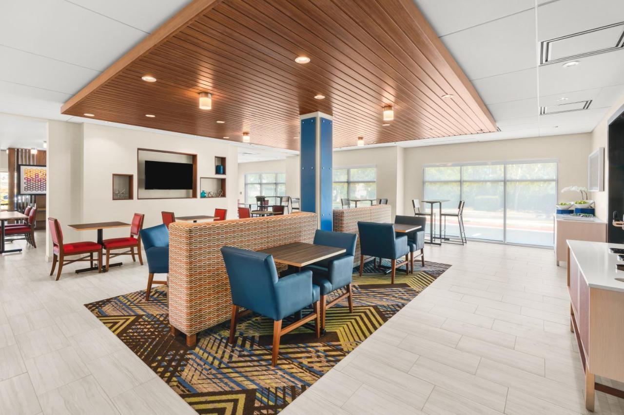 Holiday Inn Express & Suites - Suisun City By Ihg Bagian luar foto