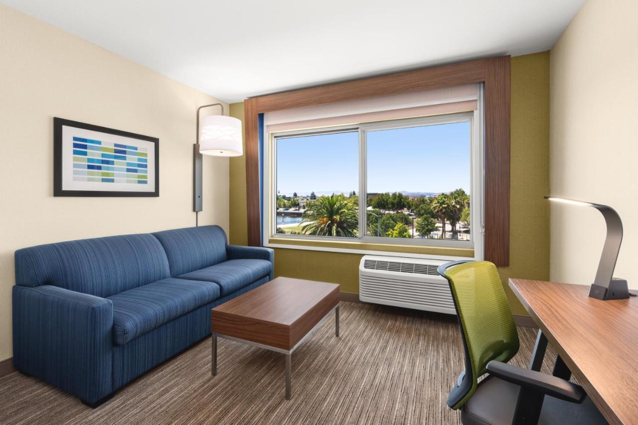 Holiday Inn Express & Suites - Suisun City By Ihg Bagian luar foto