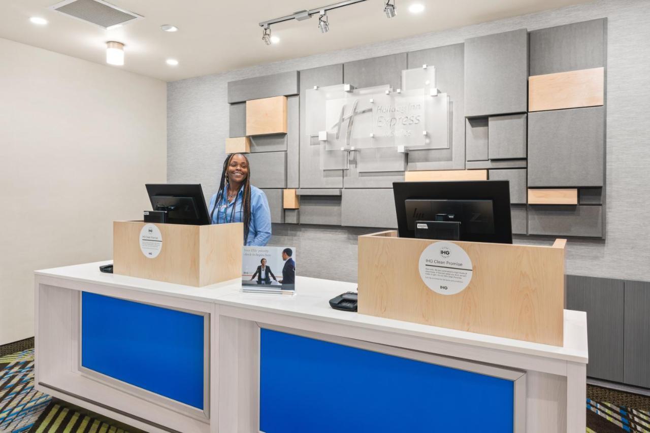 Holiday Inn Express & Suites - Suisun City By Ihg Bagian luar foto