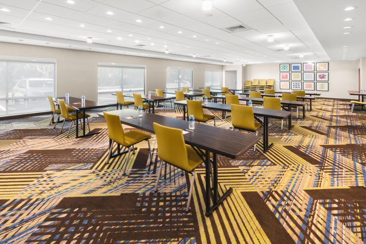 Holiday Inn Express & Suites - Suisun City By Ihg Bagian luar foto
