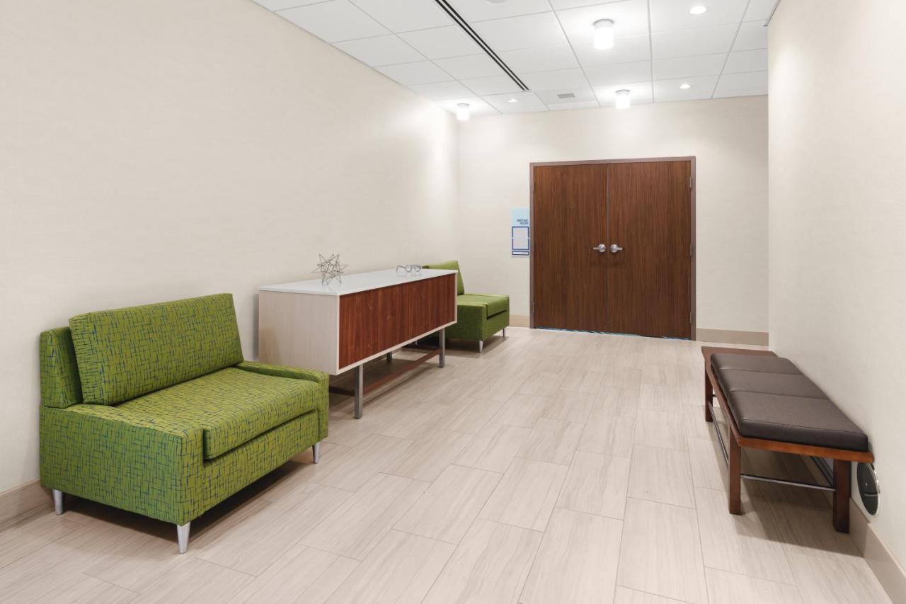Holiday Inn Express & Suites - Suisun City By Ihg Bagian luar foto