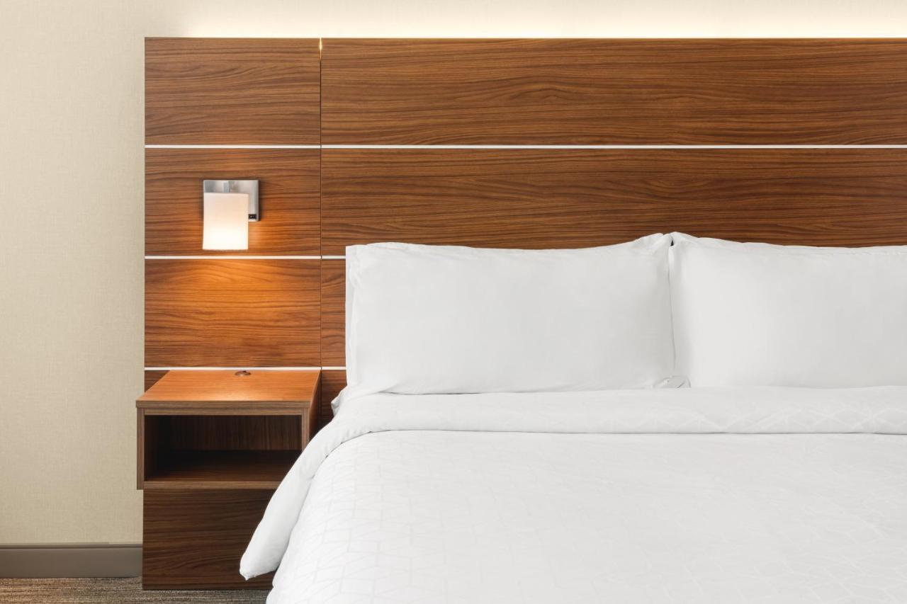 Holiday Inn Express & Suites - Suisun City By Ihg Bagian luar foto