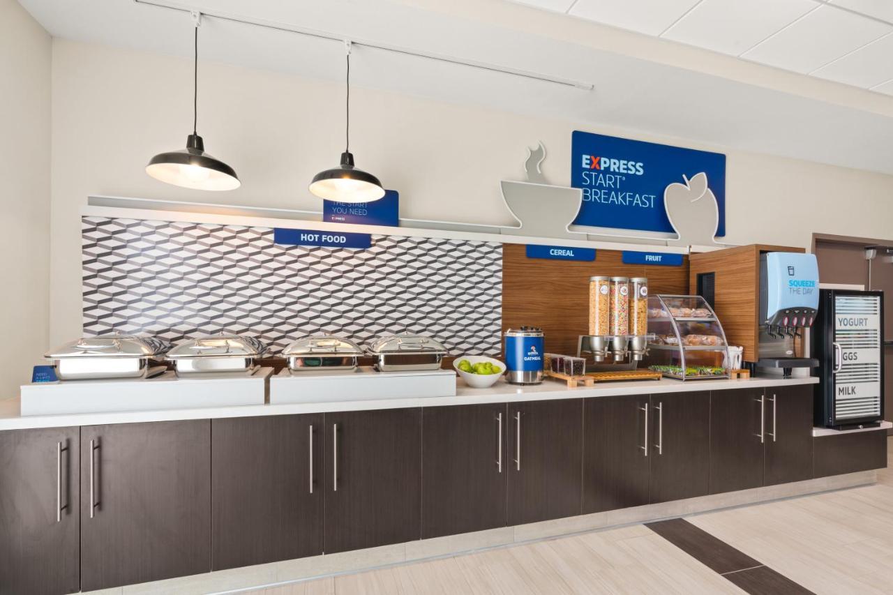 Holiday Inn Express & Suites - Suisun City By Ihg Bagian luar foto