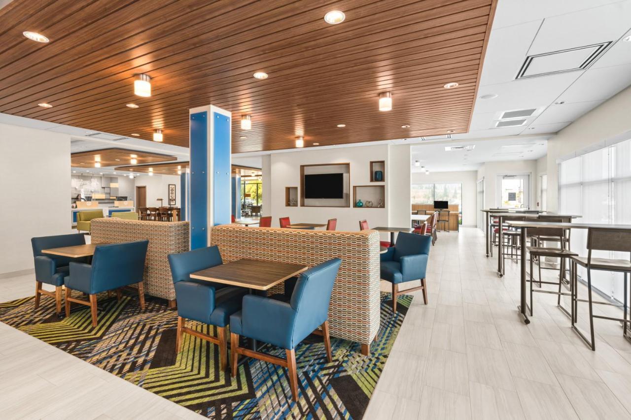Holiday Inn Express & Suites - Suisun City By Ihg Bagian luar foto
